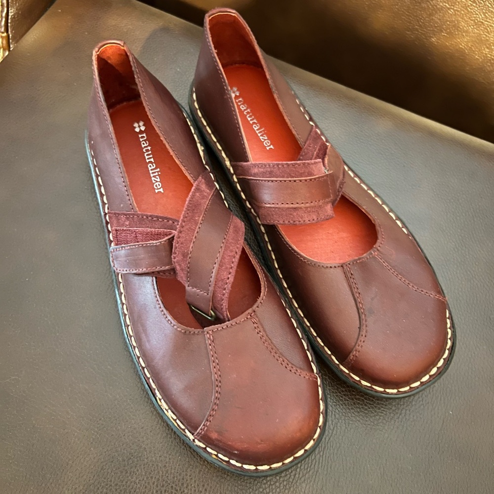 Naturalizer Women's Brown Leather Flats